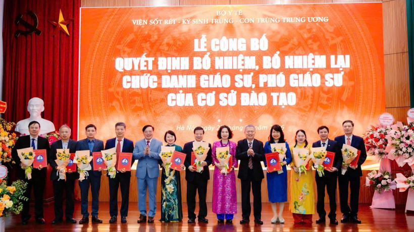 Công bố quyết định bổ nhiệm, bổ nhiệm lại chức danh Giáo sư, Phó Giáo sư của cơ sở đào tạo.