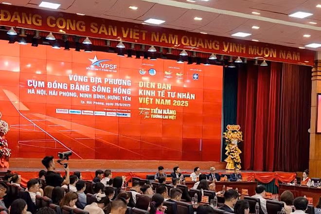 Quang cảnh phiên đối thoại địa phương thứ 8 tại cụm Đồng bằng sông Hồng của VPSF 2025.