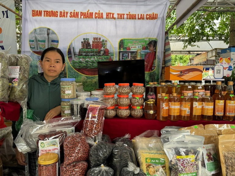Các sản phẩm OCOP, nông sản sạch của hợp tác xã nông nghiệp dịch vụ Bình Lư, xã Bình Lư, tỉnh Lai Châu. z6934553390528-f8c5cf733960913eb08d38497f777439.jpg