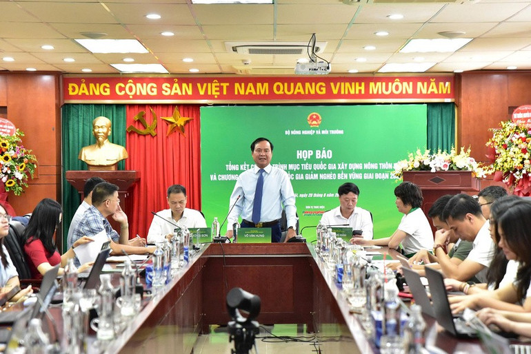 Quang cảnh buổi họp báo. z6723915933050-be52a22113487ed6c09cc9d130b0e545-8467.jpg