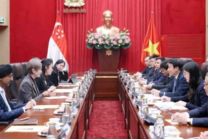 Đại tướng Lương Tam Quang, Bộ trưởng Bộ Công an hội đàm với Bộ trưởng Bộ Phát triển Kỹ thuật số và Thông tin Singapore Josephine Teo. (Ảnh: Phạm Kiên/TTXVN)