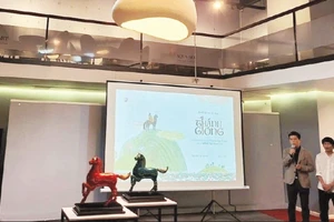 Tác phẩm trong bộ sưu tập điêu khắc sơn mài “Ngựa” của họa sĩ Ngô Đức Lâm tại Lam Phong Studio.