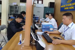 Cơ quan chức năng tích cực cải cách hành chính, phục vụ nhân dân. (Ảnh: VĂN HỌC)