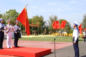 Đại diện chiến sĩ mới thực hiện tuyên thệ tại Lữ đoàn 957. (Ảnh: CTV)