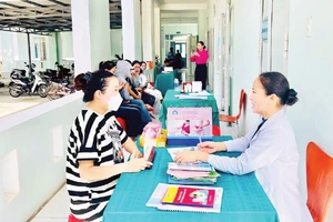 Chiến dịch truyền thông lồng ghép cung cấp dịch vụ dân số tại trung tâm dân số Quảng Trị (cũ).