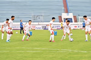 Các cầu thủ Đội tuyển Việt Nam tập luyện trước trận đấu với Đội tuyển Malaysia. (Ảnh: TTXVN)