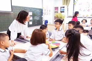 Những khác biệt ban đầu tại lớp học đã tạo ra áp lực nhất định đối với cả trẻ và gia đình.