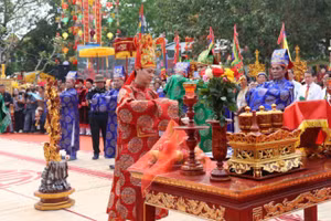 Tại Đền Nội Bình Đà, xã Bình Minh, thành phố Hà Nội, Lễ rước, tế và dâng hương Đức Quốc Tổ Lạc Long Quân đã được tổ chức trang nghiêm trong khuôn khổ Lễ hội Bình Đà 2026.
