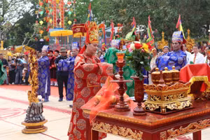 Tại Đền Nội Bình Đà, xã Bình Minh, thành phố Hà Nội, Lễ rước, tế và dâng hương Đức Quốc Tổ Lạc Long Quân đã được tổ chức trang nghiêm trong khuôn khổ Lễ hội Bình Đà 2026.