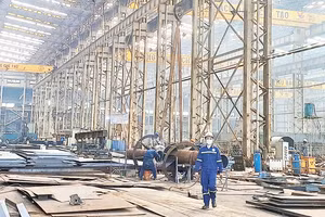 Sản xuất tuần hoàn giảm chi phí cho ngành đóng tàu tại Nhà máy đóng tàu Bạch Đằng.