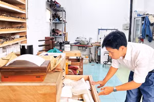 Một góc làm việc của Trần Trung Hiếu.