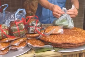 [Video] Hội Xuân làng giò chả Ước Lễ