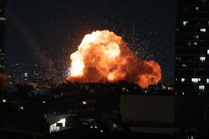 Địa điểm tại Tel Aviv, Israel bị trúng tên lửa từ Iran, ngày 28/2/2025. (Ảnh: IRNA/TTXVN)