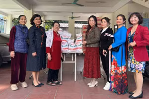 Câu lạc bộ Liên thế hệ Tự giúp nhau phường Khương Đình. 