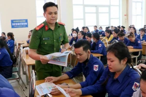 Một buổi truyền thông phòng chống tệ nạn ma túy do Tổng Liên đoàn Lao động Việt Nam phối hợp Bộ Công an tổ chức. (Ảnh: THANH HÀ)