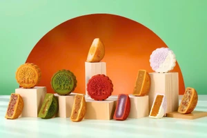 Bánh trung thu là hương vị gắn liền với tết đoàn viên của người Việt. 