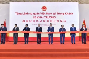 Lễ khai trương Tổng Lãnh sự quán Việt Nam tại Trùng Khánh, Trung Quốc. (Ảnh: Văn phòng Ngoại vụ thành phố Trùng Khánh)