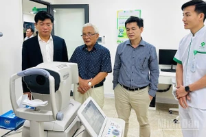 Lãnh đạo tỉnh tham quan Bệnh viện Mắt Sài Gòn Quảng Ngãi.