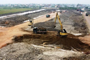 Thành phố Hải Phòng đang đẩy nhanh việc thi công các khu tái định cư của dự án đường sắt Lào Cai-Hà Nội-Hải Phòng. (Ảnh TRUNG KIÊN)