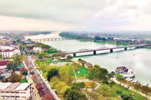Quang cảnh thành phố Huế. (Ảnh VŨ SINH)