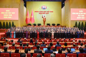 Ban Chấp hành Trung ương khóa XIV ra mắt Đại hội.