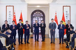 Tổng Bí thư, Chủ tịch nước Tô Lâm và Thủ tướng Singapore Lawrence Wong chứng kiến Lễ trao các văn kiện hợp tác giữa hai nước. (Ảnh: Thống Nhất/TTXVN)
