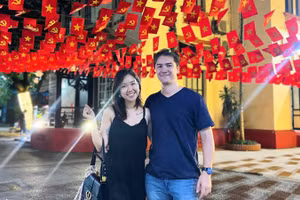 Đạo diễn François Bibonne ấn tượng với bầu không khí Thủ đô những ngày này. (Ảnh: Nhân vật cung cấp)