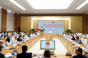 Phó Thủ tướng Nguyễn Văn Thắng làm việc với các bộ, ngành, địa phương và doanh nghiệp để giải quyết khó khăn, vướng mắc trong lĩnh vực thuế và hải quan. (Ảnh: chinhphu.vn/Đức Tuân)