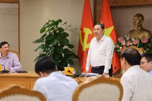 Ủy viên Bộ Chính trị, Phó Thủ tướng Thường trực Phạm Gia Túc làm việc với tỉnh Quảng Ngãi cùng các bộ, ngành liên quan về đề xuất chính sách phát triển Trung tâm lọc hóa dầu và năng lượng quốc gia tại Khu kinh tế Dung Quất. (Ảnh: VGP/Phương Nguyên)
