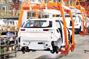 Dây chuyền sản xuất ô-tô Thành Công, Việt Hưng, Quảng Ninh.