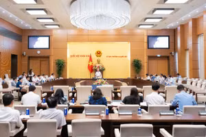 Phó Chủ tịch Thường trực Quốc hội Đỗ Văn Chiến chủ trì cuộc họp giao ban. (Nguồn: quochoi.vn)