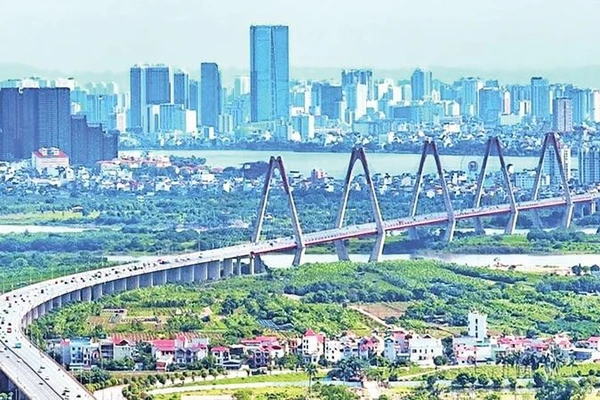 Cầu Nhật Tân, Hà Nội. (Ảnh QUANG THÁI)