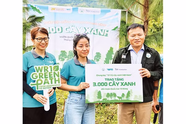 Thông qua hoạt động xã hội hóa, các đơn vị, doanh nghiệp và cá nhân đã tài trợ cây giống, đồng hành cùng Ban Quản lý Vườn quốc gia Tà Đùng trồng cây gây rừng, phủ xanh Tà Đùng.