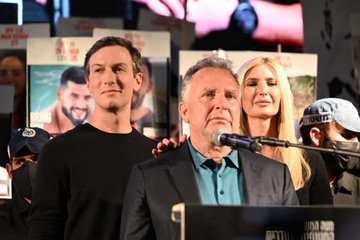 Đặc phái viên Mỹ Steve Witkoff, con rể Tổng thống Mỹ Donald Trump-Jared Kushner và vợ là Ivanka Trump. Ảnh: X img-8958.jpg