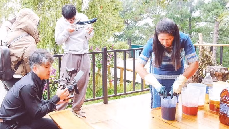 Lâm Đồng đẩy mạnh đưa thông tin về văn hóa, du lịch lên nền tảng số. (Ảnh MAI VĂN BẢO)