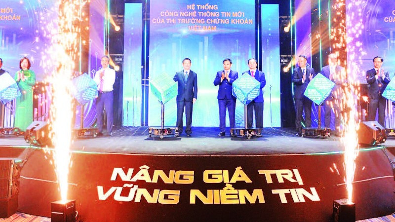 Lễ khai trương Hệ thống công nghệ thông tin mới của thị trường chứng khoán Việt Nam.