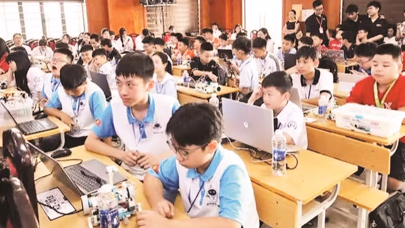 Cuộc thi “Robocon tỉnh Nghệ An” lần thứ I năm 2026 thu hút gần 60 học sinh là thanh, thiếu niên trên địa bàn tỉnh (Ảnh ĐÌNH PHƯỢNG)