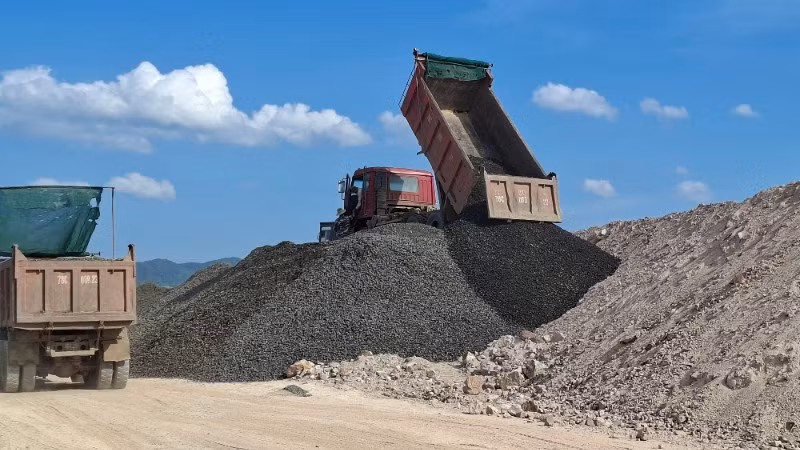 Công trình từ mố M2 cầu Đà Rằng-Km34+240 đang thi công.