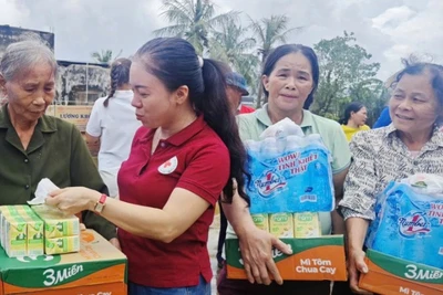 Hội Chữ thập đỏ tỉnh Thanh Hóa hỗ trợ người dân bị ảnh hưởng do cơn bão số 10.