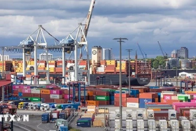 Cảng hàng hóa ở Hamburg, Đức. (Ảnh: THX/TTXVN)