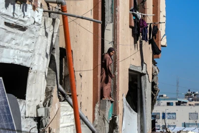 Người dân tại trại tị nạn ở Gaza. (Ảnh: THX/TTXVN)