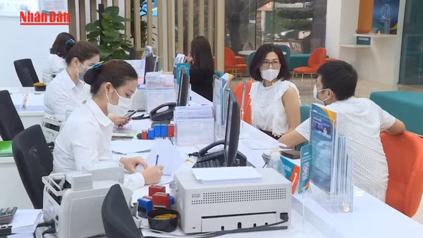 [Video] Mỗi ngày, có tới 800.000 tỷ đồng chảy qua hệ thống thanh toán ngân hàng