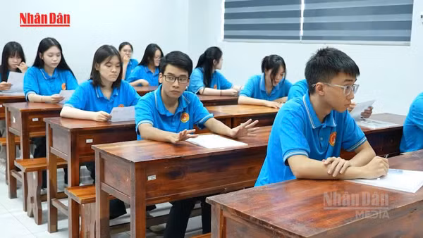 [Video] Bộ Giáo dục chưa chốt cho học sinh chuyên Tuyên Quang thi lại Toán