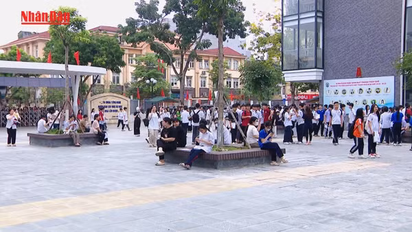 [Video] Từ hôm nay, 147.000 học sinh Hà Nội bắt đầu đăng ký thi vào lớp 10