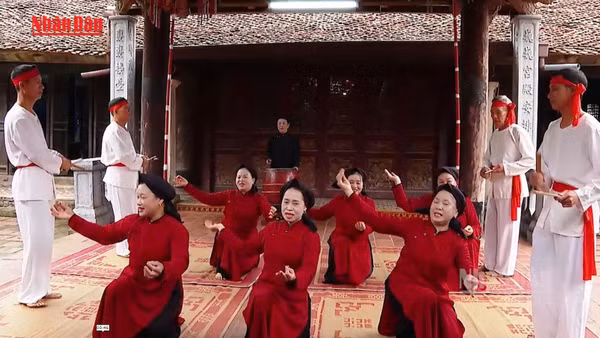 [Video] Rộn ràng làng Xoan cổ vào mùa Giỗ Tổ