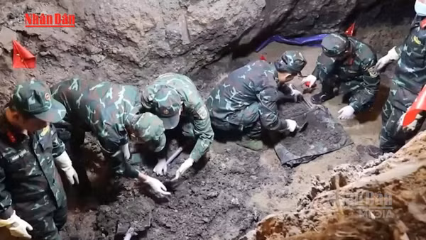 [Video] Đã tìm thấy 11 hài cốt liệt sĩ tại Công viên Lê Thị Riêng