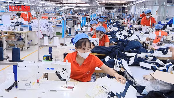 [Video] Đề xuất 2 mức tăng lương tối thiểu vùng 9,8% và 8,5% trong năm 2027