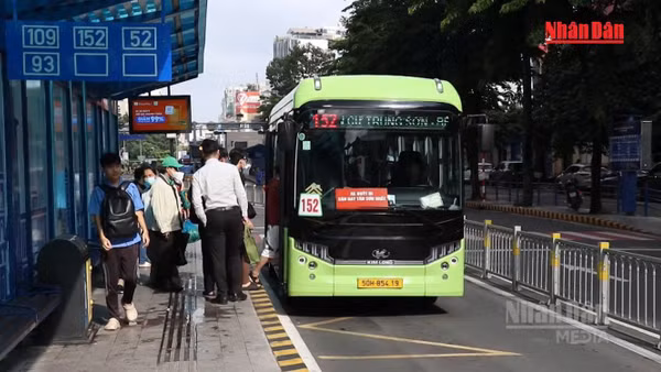  [Video] Hơn 8,5 triệu lượt khách đi xe buýt trong tháng đầu TP Hồ Chí Minh miễn vé