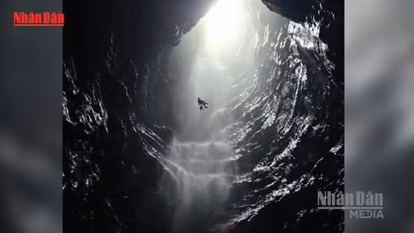 [Video] Phát hiện thêm hang động có thác nước tại Phong Nha-Kẻ Bàng