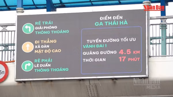 [Video] Màn hình LED - Tiện ích mới trên các tuyến đường Thủ đô